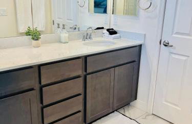 Flagstaff 3BR Cozy Retreat w Fireplace & BBQ - Foto 34