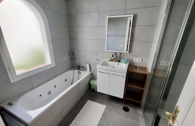 Relaxed Retreat With Pool - Photo 24