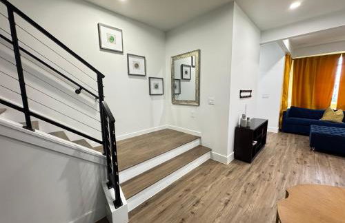 LUX Spacious Townhouse 4BR in DC - Photo 14