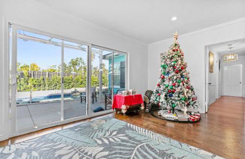 Luxury Pool Oasis- Near Stadium, Tennis and Golf - Photo 30