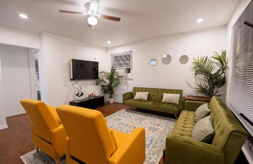 Two Bedroom house in Skokie with full kitchen and parking - Photo 4