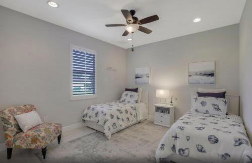 4BR Beach House Private Pool Minutes to Beach - Foto 15