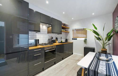 London Acton - hot tub, cinema, games & arcade - Foto 10