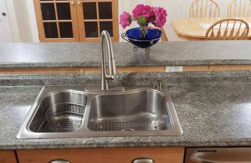 Coastal Charm: SW Oregon home on 2+ quiet acres - Foto 35