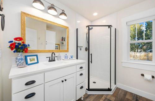 City Park Bungalow Pet Friendly with Dog Run - Photo 16