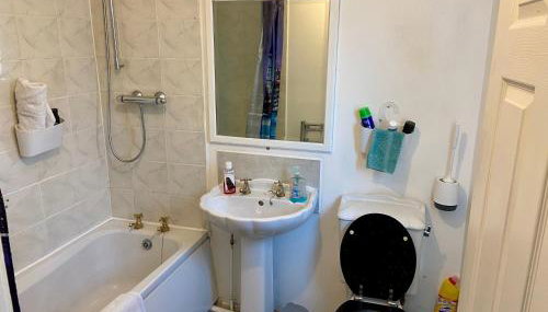 Cosy Contractors Retreat in Batley - sleeps 3 - Foto 4, Shower