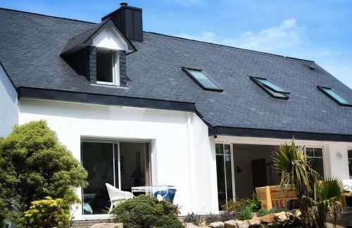 Superbe maison rénovée, 250m de l'océan, 12 pers, terrasse, jardin, proche plage Kerleven et golf - FR-1-481-164 - Foto 4