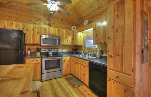 Ole Bear Paw Cabin - Cherry Log GA - Cozy Retreat, Stunning Views, Hot Tub, Outdoor Fire Pit, Porch Swing - Foto 12