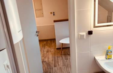 FELIX LIVING 9, Monteurwohnung, 2 getrennte Betten & Stockbett, Parkplatz - Photo 7