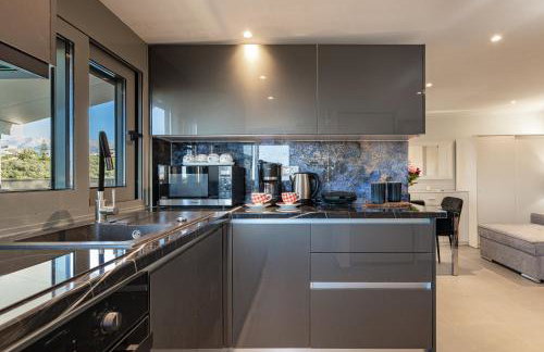 Panorama View Apt with Jacuzzi by 8essentially - Foto 11