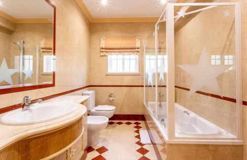 Exceptional Villa with Pool, Tennis Court, Games Room - Foto 22