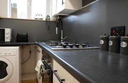 NEWLY Refurbed - Large Studio Apt With Private Parking - Foto 20