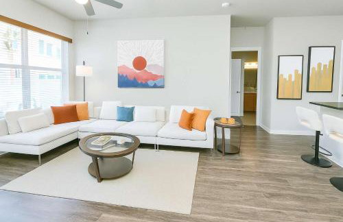 Poolside Comfort 2BR Galleria Stay AND Garage - Foto 17