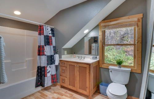 Burton on the Rocks Lake Retreat with Hot Tub! - Foto 17