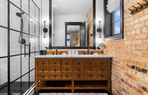 Luxury TC Loft: Historic Condo! - Foto 39