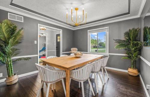 Zestlife-LuxuryEscape-ThemedRooms-Pool-GameRoom - Foto 39