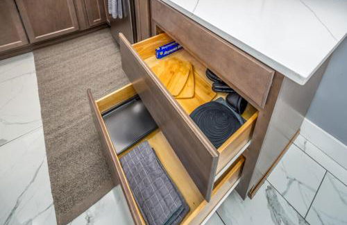 Prime Walnut Hills, 5min to UC, Lux King Beds, Sleep 6ppl, Smart TVs - Foto 23