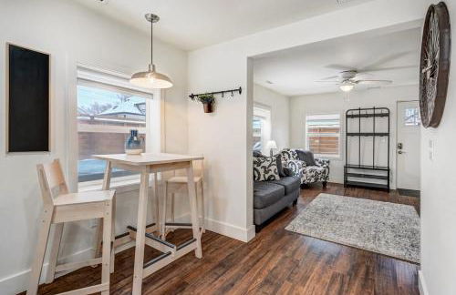 Baby Blue Cottage Downtown Hot Tub BBQ Fire Pit - Foto 10