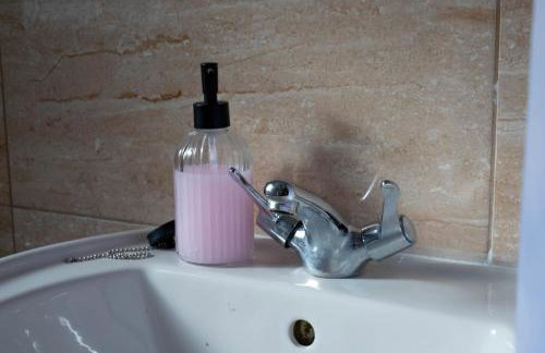 5BR House, Free Parking, Fast Wi-Fi, Sleeps 10 - Foto 22