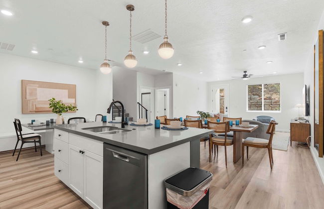 Brand New! Desert Cliff Sleeps 20 Guests! - Foto 49