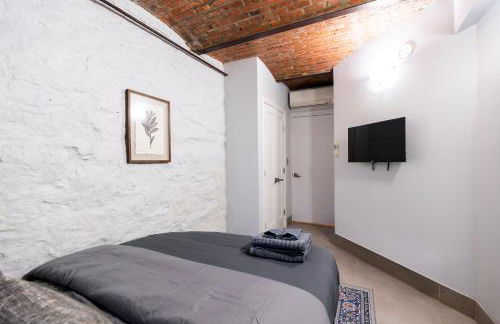 Elegant Central Park Suite - 4 Bedroom Self Check-In - Photo 9