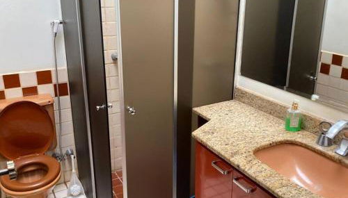 Casa grande, ampla, com 4 quartos e estacionamento - Foto 2