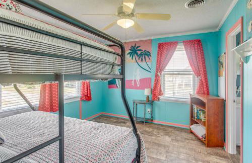 Coastal Home Walk to Holden Beach! - Foto 20