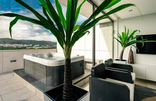 River Town View - Luxury Apartment with Jacuzzi on Terrace - Foto 6