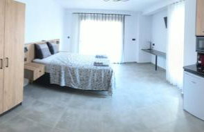 Garden and Sea - Photo 16