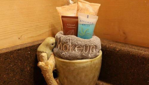 Red Roof-Cozy Cabin with Great Views, Hot Tub and near Bryson City - Foto 2