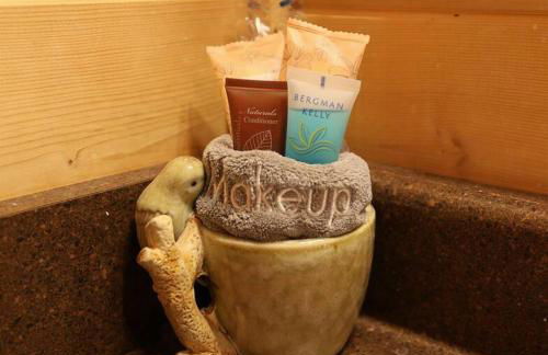 Red Roof-Cozy Cabin with Great Views, Hot Tub and near Bryson City - Foto 2