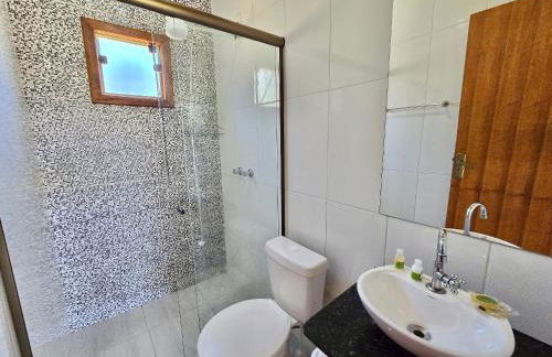 Chalés Vila Carrancas - Ao lado do centro com piscina, cozinha completa e muita tranquilidade - Foto 60