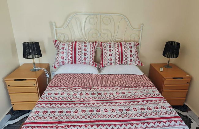 4 Bed House Sleeps 8 - Garden and Pets Welcome - Photo 1