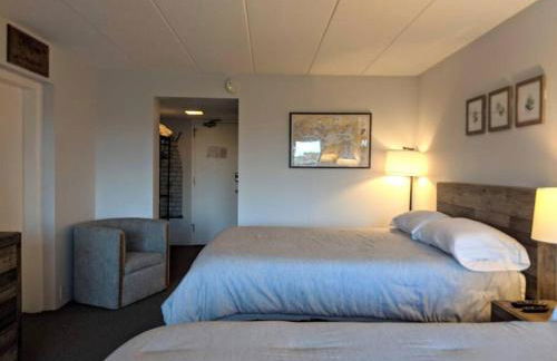 Cute Lower Level Cedar Lodge Room with Balcony & Lake Views! - Foto 13