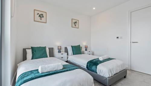 Luxury 3 bedroom with 2 bath at Plaistow opposite of station - Foto 2