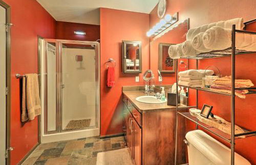 Urban Escape with Patio - 2 Mi to Downtown Detroit! - Foto 18