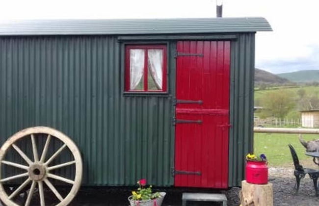 Ruby Shepherds hut Sleeps 4 - Photo 1