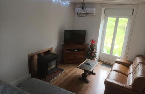 Gite au sein du Parc des Volcans d'Auvergne, tous commerces à pied - Photo 3