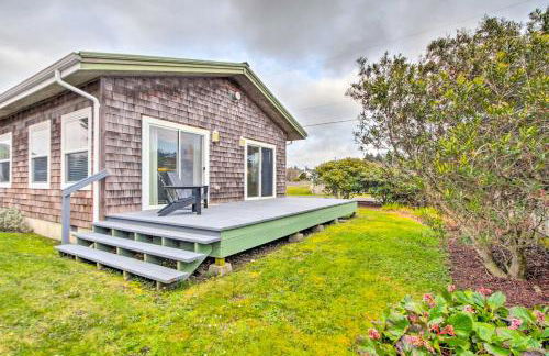 Steps to Beach! Airy Coastal Escape with Deck - Foto 21