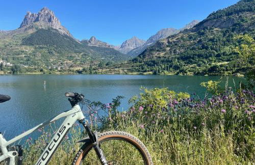 Ventanal de Saras Petfriendly Garaje Trastero y Chimenea - Arafita Apartamentos - Photo 23