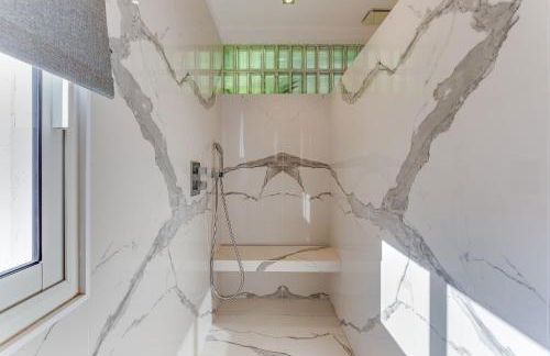 VILLA LOUPA VI4489 by Riviera Holiday Homes - Foto 16