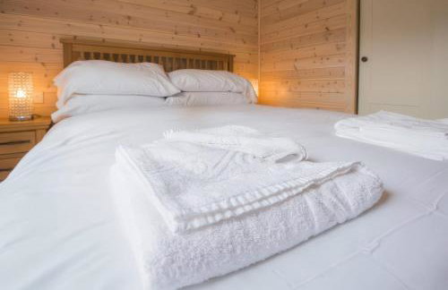 Dovestone Luxury Lodges sleeps 4 - pets welcome - Foto 6