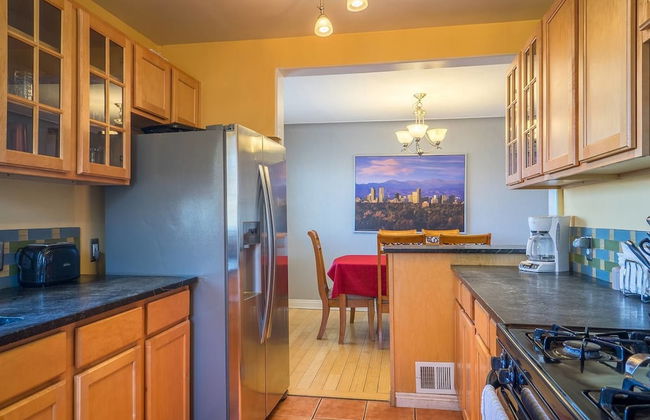 The Retro Escape City Park Hot Tub & Movie Theater - Foto 9