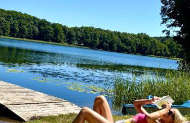 Dworek nad jeziorem z prywatną plażą - Photo 10