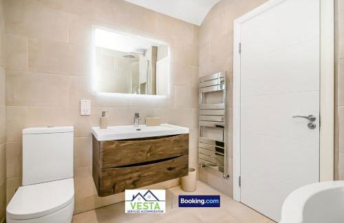 Three Bedroom House By Vesta Serviced Accommodation & Short Lets Borehamwood With Free WiFi & Free Parking - Foto 10