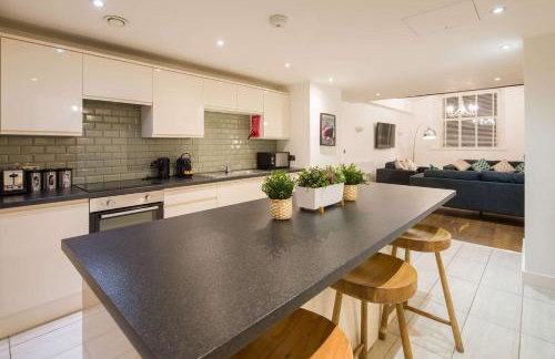 Liverpool Gem, Spacious 2BR Apt, Sleeps 8 - Photo 5