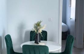 Central 2BR Home with Parking near Ferry - Foto 11