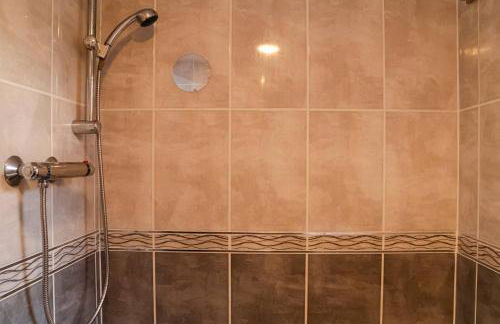 Modern 4-Bed Retreat in Prestwich, Perfect for Weekend Getaways - Foto 33