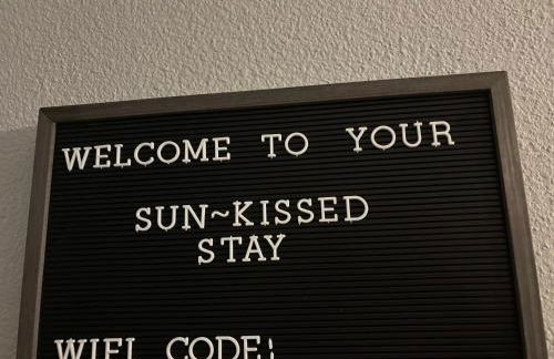 Sun-Kissed Stays - Photo 13