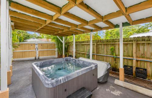 2 Homes • Hot Tubs x2 • Heated Pool • Fire Pit - Foto 36